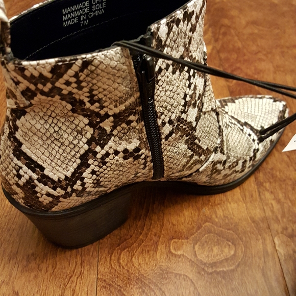 Loft stylish snake pattern short boots,NWT - Picture 6 of 8